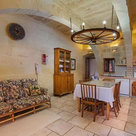 Ta' Leli Farmhouse בית נופש